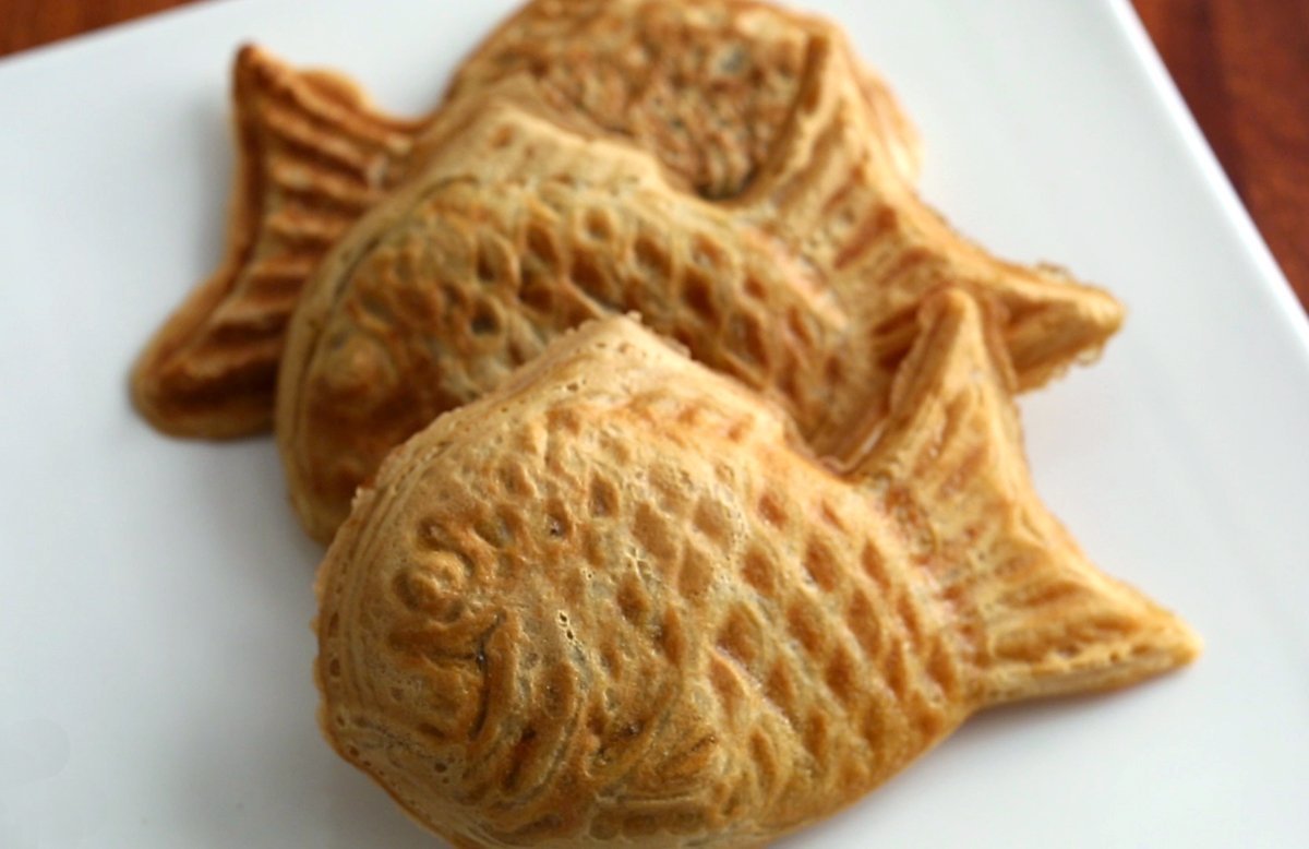 Fish shaped pancakes can be filled with Nutella, pie fillings, etc. Yum!