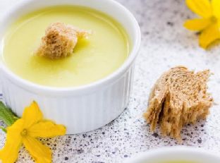 Easy Creamy Zucchini Soup