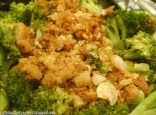 Broccoli With Sautéed Bread Crumbs & Garlic