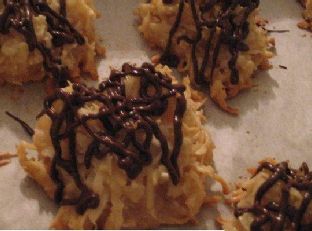 Coconut Macaroons With Chocolate Drizzle