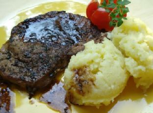 Cutlets with balsamic vinegar, thyme and Parmesan mashed potatoes