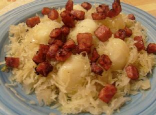 Potatoes With Sauerkraut and Crunchy Smoked Ham