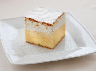 Vanilla Cream Cakes, Easy and Fluffy Holiday Cakes