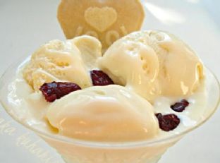 White chocolate-cranberry ice cream