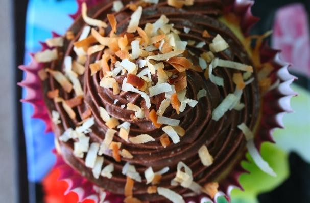 How To Make Almond Joy Cupcakes | Recipe
