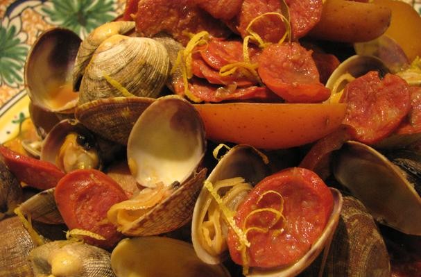 How To Make Clams With Spanish Sausage | Recipe
