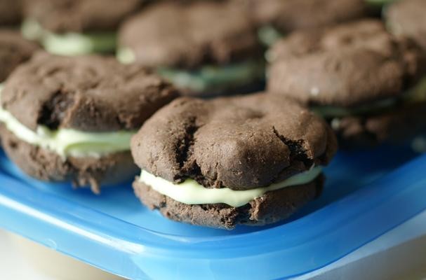 How To Make Easy Homemade Oreo Cookies | Recipe