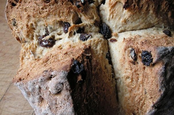 How To Make Irish Soda Bread with Raisins | Recipe