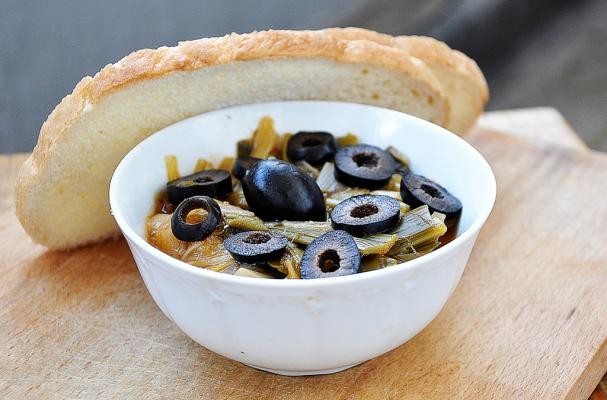 How To Make Leek and Black Olives Stew | Recipe