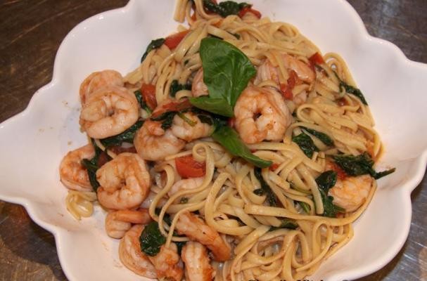 How To Make Linguine with Prawns, Fresh Tomatoes and Spinach | Recipe