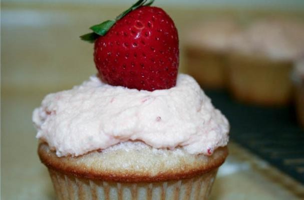 How To Make Organic Strawberry Cupcakes | Recipe