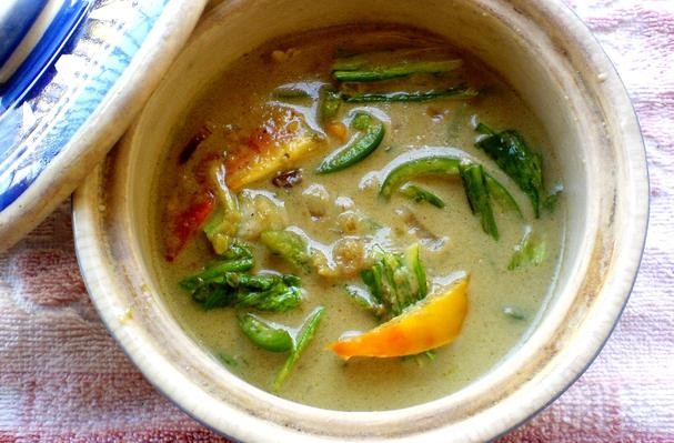 How To Make Spicy Coconut Curry With Peppers, Pak Choi and Tomatoes | Recipe