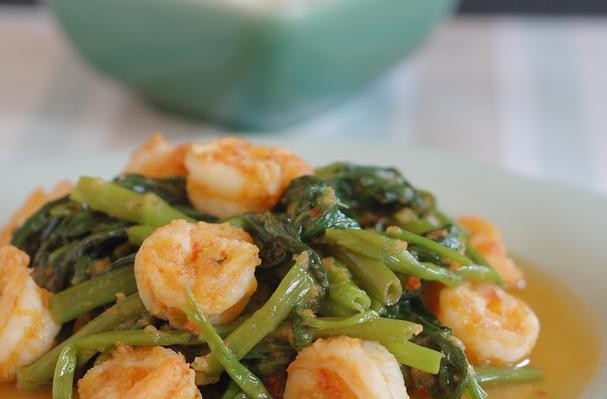 How To Make Stir-Fry Water Spinach With Shrimp Paste (Belacan Kangkung) | Recipe