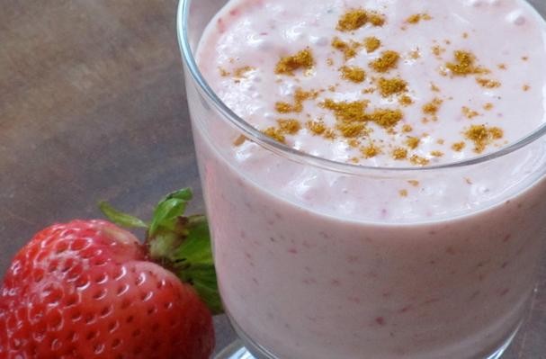 How To Make Strawberry and Banana Lassi | Recipe
