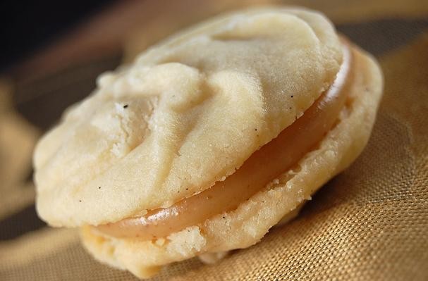 How To Make Vanilla Bean Melting Moment Cookies With Caramel Filling | Recipe